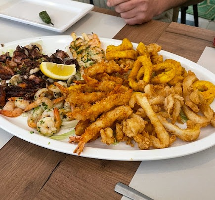 Gefrituurde calamares en garnalen